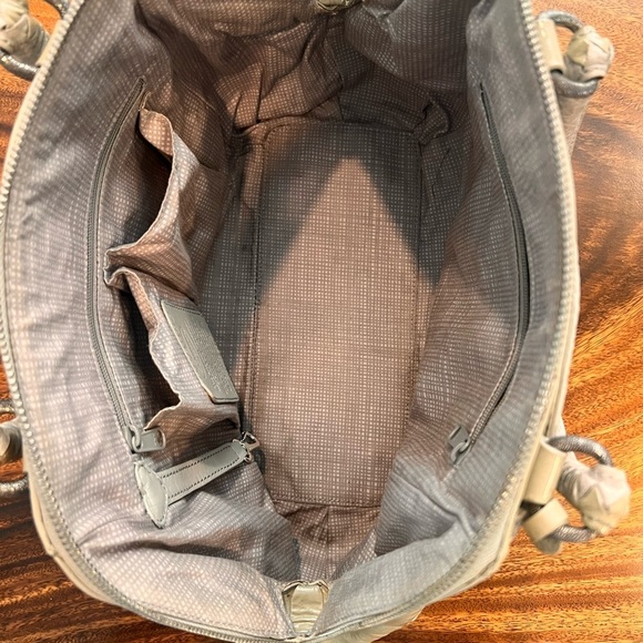 BRIGHTON RARE  SNAKE EMBOSSED
SHOULDER BAG - Picture 10 of 11